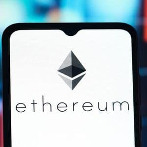 Ethereum Drags Altcoins Below $880B as 22% Weekly Slide Shakes Trader Confidence
