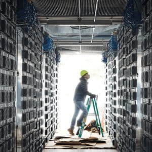 Expert Flags Bitcoin’s First Hashrate Bear Market as Network Sheds 145 EH/s