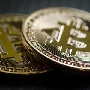 Range High Reclaim Or Weekly Lows? Bitcoin At A Critical Crossroads