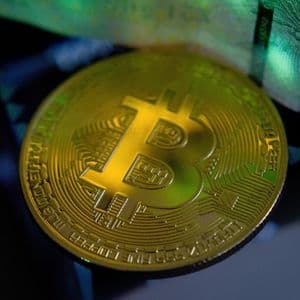 Expert Trader Who Correctly Predicted Bitcoin Top Just Shared A Chart Pointing Below $4,000