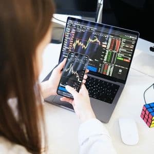 Bitcoin underperforms risk assets as record 9th day of ETF outflows signal waning demand