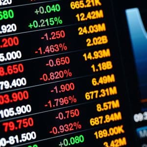 Bitcoin plunges to near $62,000 as the AI trade unwinds, HYPE falls 14%