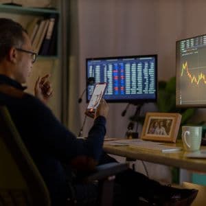 Whale's Insight: Crypto Trades Stocks, Banks Issue Stablecoins - Why CRCL Fell 30%