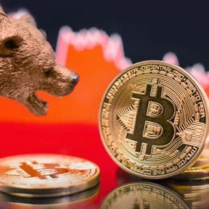 Bitcoin to $10,000? Top Bloomberg Expert Predicts Groundbreaking 86% Crash for Crypto
