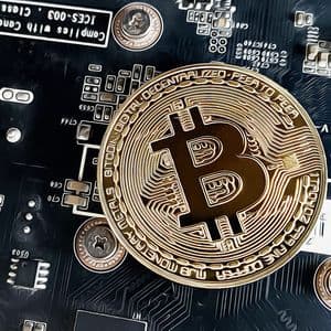 Bitcoin Breaks Triangle Formation, Continues Its Upward Path