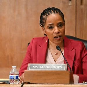 Tillis-Alsobrooks Reach Compromise On Stablecoin Yield In Clarity Act