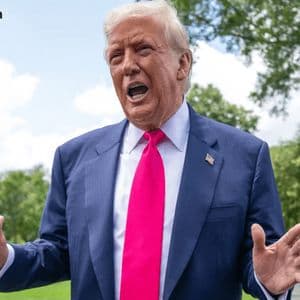 Trump’s Tariff Talk and Policy Gridlock Push Bitcoin Lower as Markets Turn Defensive