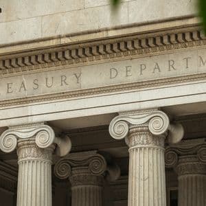 US 10-Year Treasury Yield Hits 8-Month High Above 4.4%, Pulls Back on Middle East Ceasefire Reports