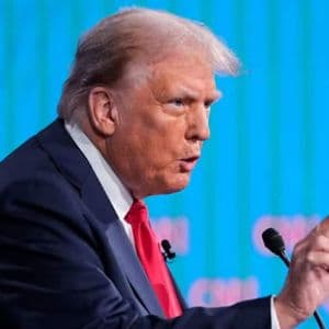 Trump Signs New 10% Global Tariff Despite Supreme Court Defeat: Will BTC Crash Again?