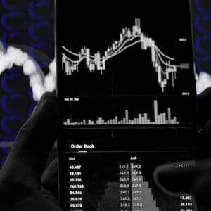 Bitcoin, Solana Break Below Key Price Support: Here’s What the Charts Are Saying