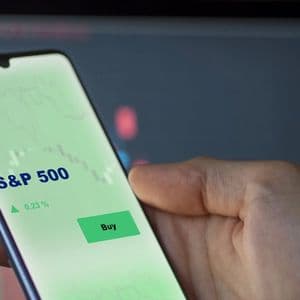 More Risk, Fewer Gains: S&P 500 Leaves Bitcoin in Dust